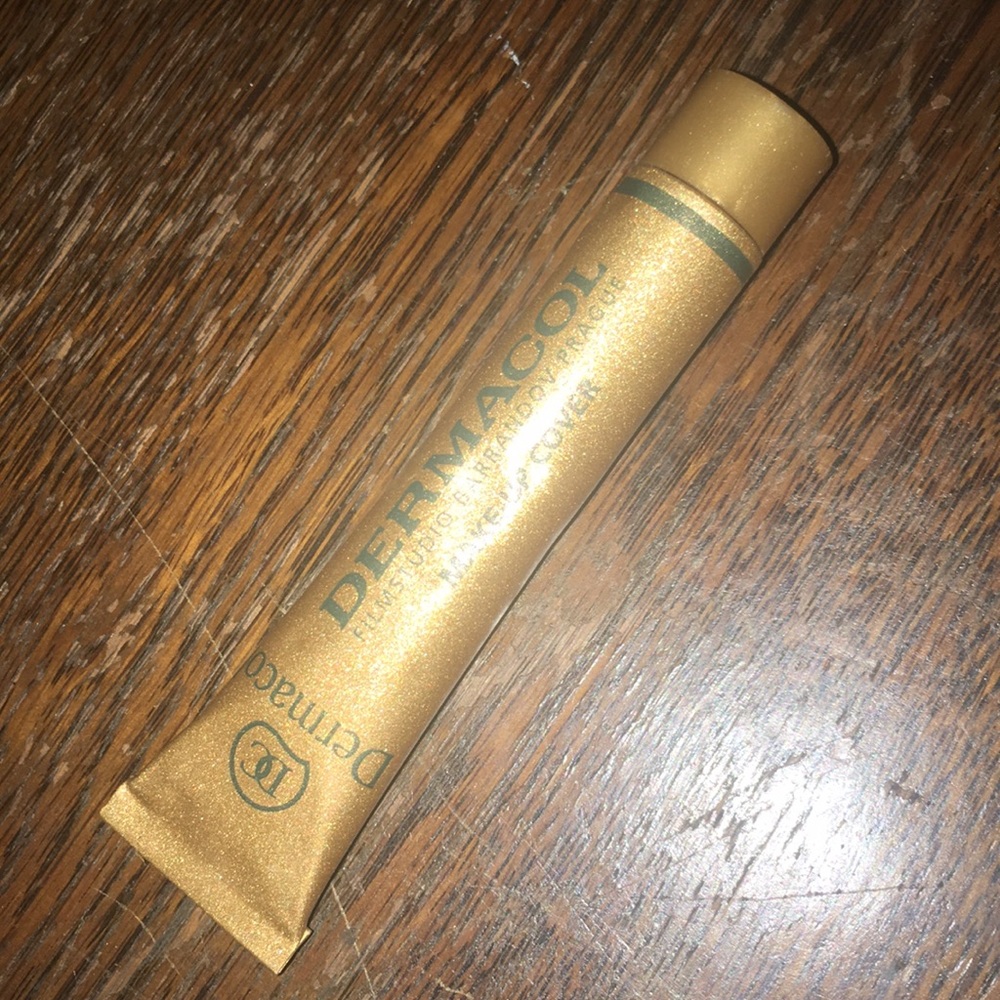 Authentic Dermacol shade 224
